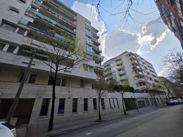 #8748 XIII. kerületben a Centrál lakópark -1 szintjén eladó teremgarázs beálló.