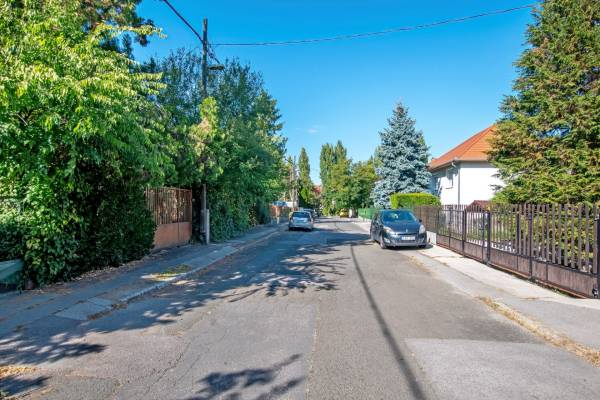 #9611 XIV. kerület – Szlatina utcában telek bontandó házzal eladó!