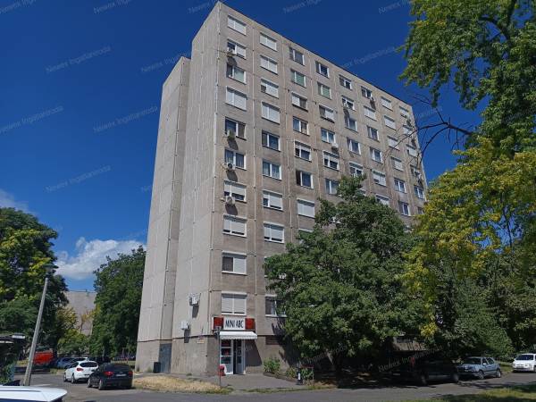 #12251 Miskolc, Győri kapuban eladó egy felújított 35 m2-es 1,5 szobás lakás!