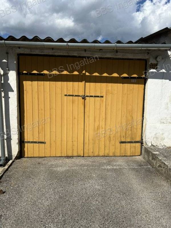 #12572 Eladó garázs Veszprém Stadion közben