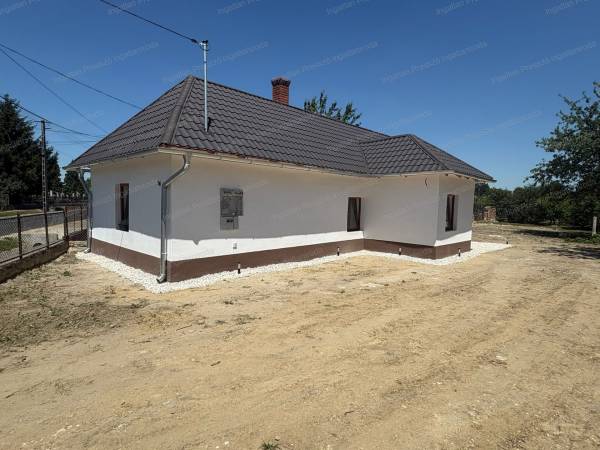 #12029 Eladó felújított 2 szobás családi ház Dabroncon!