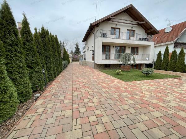 #7677 Hajdúszoboszlón 11 apartmanos  kitűnő állapotú panzió