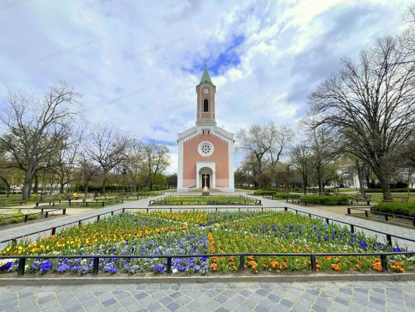 #8922 KIEMELKEDŐEN NAGY LEHETŐSÉG CSEPEL BELVÁROSÁBAN, A SZENT IMRE TÉRNÉL!