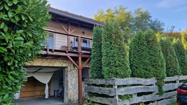 #4178 Gersekaráton a tóparton eladó egy családiház/nyaraló (720 nm2 telken) plusz egy vályogház külön telken (945 nm2)