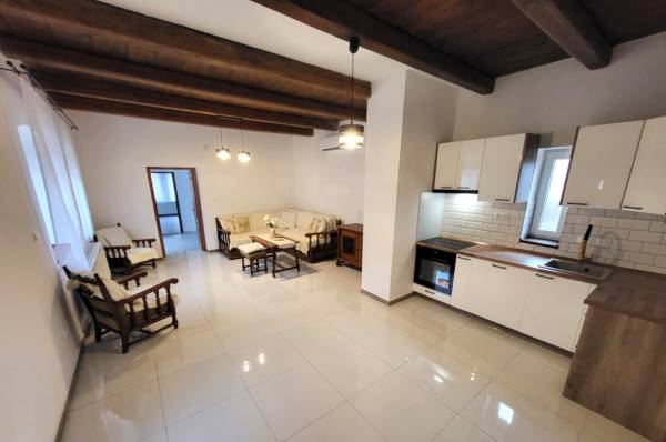 #6128 Vértesacsán ELADÓ egy azonnal költözhető, teljes körűen felújított CSALÁDI HÁZ – nyugodt környezet, modern műszaki tartalom!