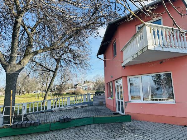 #8027 PANORÁMÁS CSALÁDI HÁZ ELADÓ!