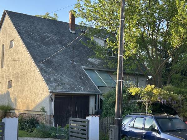 #8376 Bábolnán 175nm-es, 3+2 szobás ház eladó