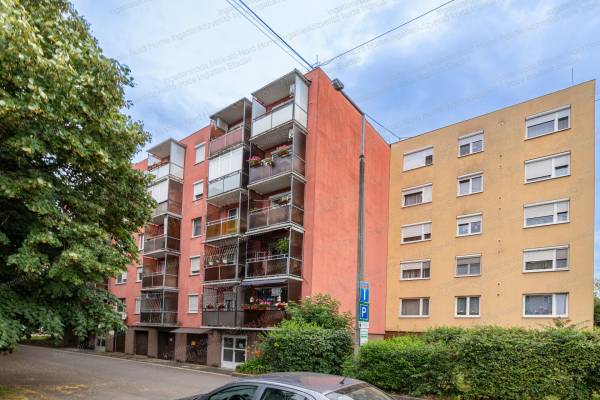 #11887 MISKOLC SZINVAPARK MELLETTI, PANELPROGRAMOS 2 SZOBÁS LAKÁS – FELÚJÍTOTT ERKÉLLYEL, GARDRÓBBAL ÉS KLÍMÁVAL 