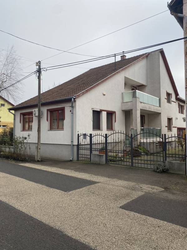 #4481 Újhatvanban családi ház ELADÓ műhellyel